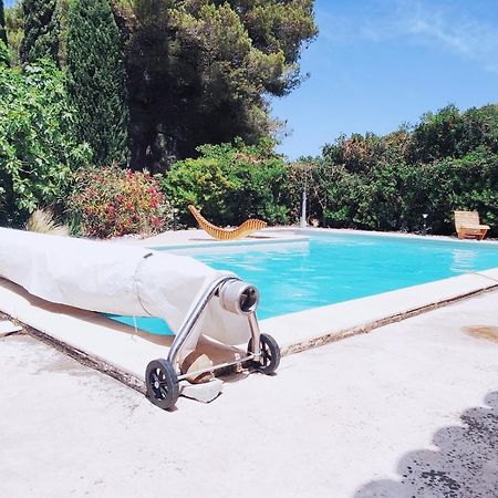 Offrez-Vous Un Sejour Dans Notre Studio T1 Bis A Entressen Une Grande Piscine Pour Se Rafraichir ,Un Espace De Jeux Pour Enfants Pour Des Heures De Divertissement Un Terrain De Petanque Pour Des Parties Endiablees Dış mekan fotoğraf