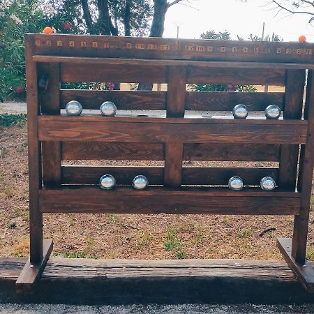 Offrez-Vous Un Sejour Dans Notre Studio T1 Bis A Entressen Une Grande Piscine Pour Se Rafraichir ,Un Espace De Jeux Pour Enfants Pour Des Heures De Divertissement Un Terrain De Petanque Pour Des Parties Endiablees Dış mekan fotoğraf
