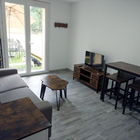 Offrez-Vous Un Sejour Dans Notre Studio T1 Bis A Entressen Une Grande Piscine Pour Se Rafraichir ,Un Espace De Jeux Pour Enfants Pour Des Heures De Divertissement Un Terrain De Petanque Pour Des Parties Endiablees Dış mekan fotoğraf