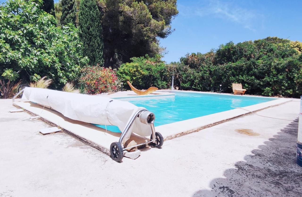 Offrez-Vous Un Sejour Dans Notre Studio T1 Bis A Entressen Une Grande Piscine Pour Se Rafraichir ,Un Espace De Jeux Pour Enfants Pour Des Heures De Divertissement Un Terrain De Petanque Pour Des Parties Endiablees Dış mekan fotoğraf