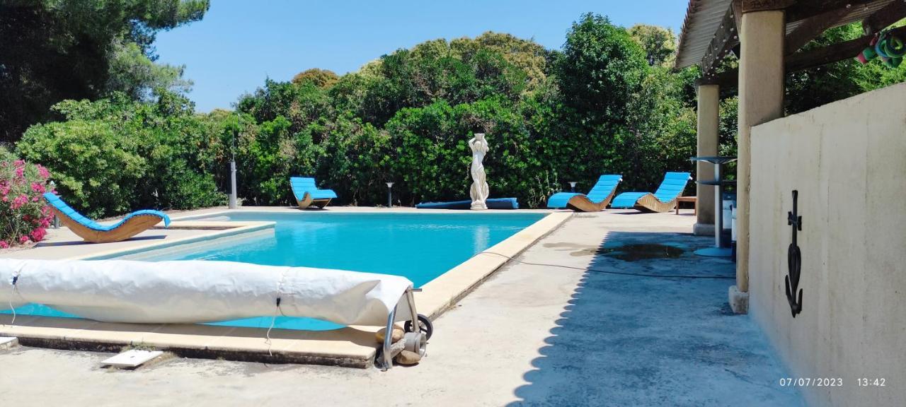 Offrez-Vous Un Sejour Dans Notre Studio T1 Bis A Entressen Une Grande Piscine Pour Se Rafraichir ,Un Espace De Jeux Pour Enfants Pour Des Heures De Divertissement Un Terrain De Petanque Pour Des Parties Endiablees Dış mekan fotoğraf