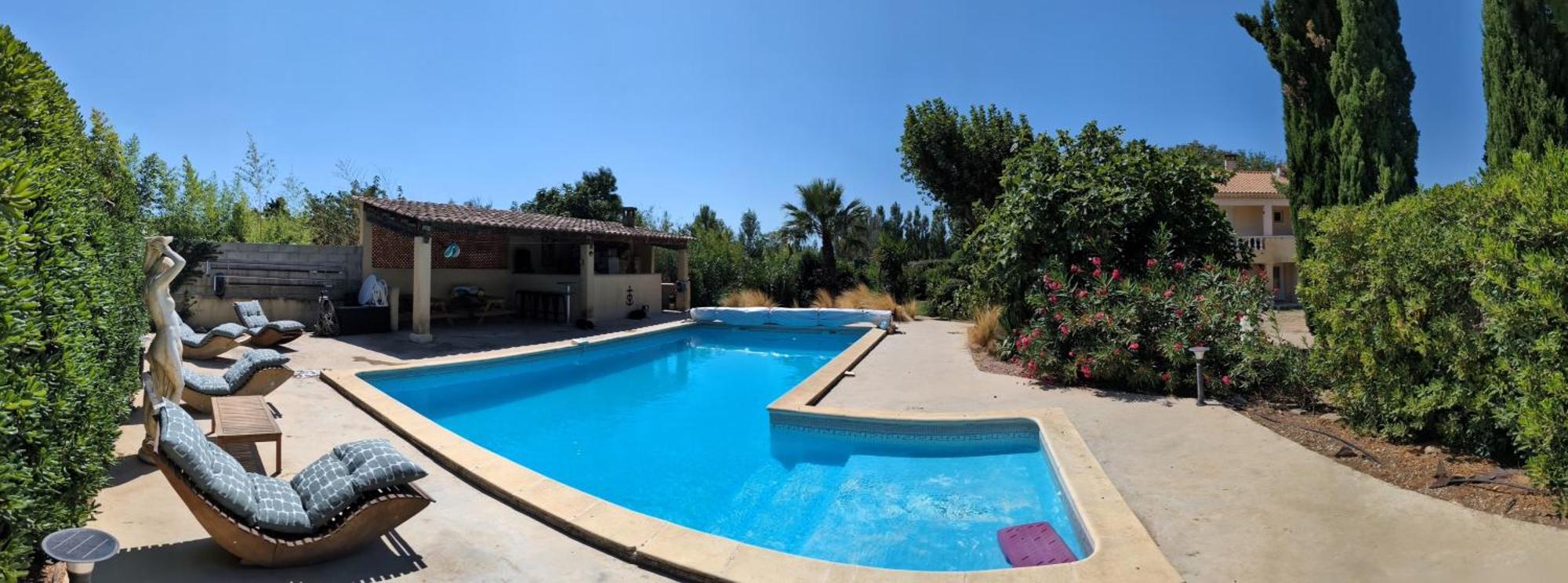 Offrez-Vous Un Sejour Dans Notre Studio T1 Bis A Entressen Une Grande Piscine Pour Se Rafraichir ,Un Espace De Jeux Pour Enfants Pour Des Heures De Divertissement Un Terrain De Petanque Pour Des Parties Endiablees Dış mekan fotoğraf