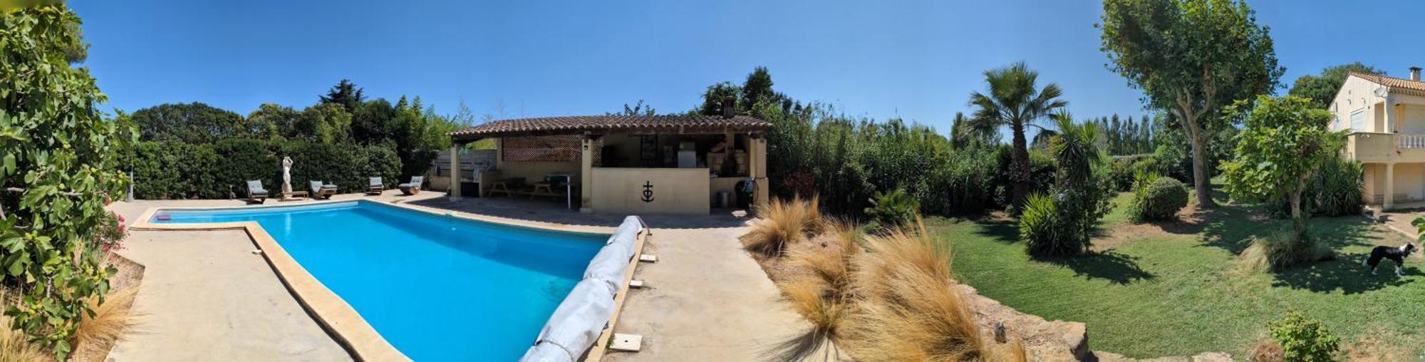 Offrez-Vous Un Sejour Dans Notre Studio T1 Bis A Entressen Une Grande Piscine Pour Se Rafraichir ,Un Espace De Jeux Pour Enfants Pour Des Heures De Divertissement Un Terrain De Petanque Pour Des Parties Endiablees Oda fotoğraf